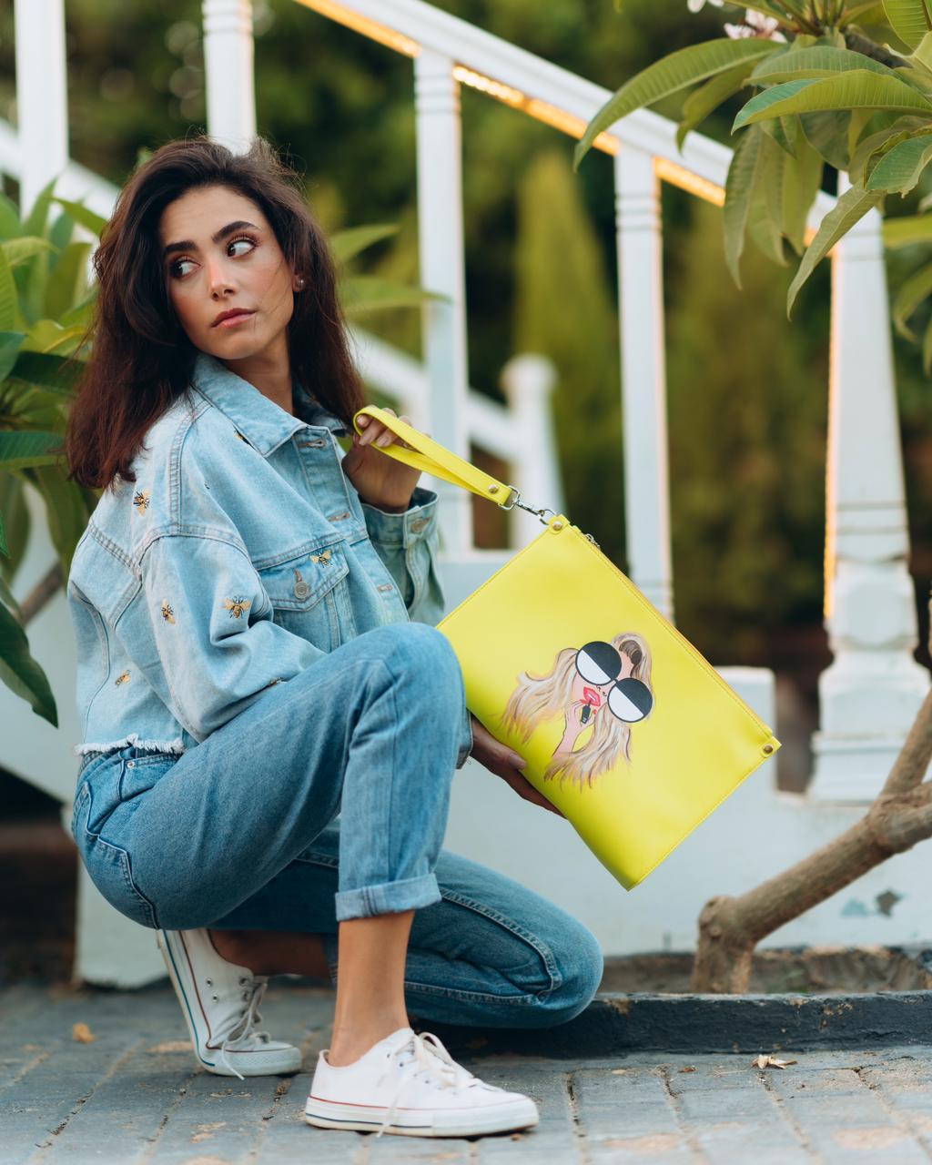 Yellow clutshe